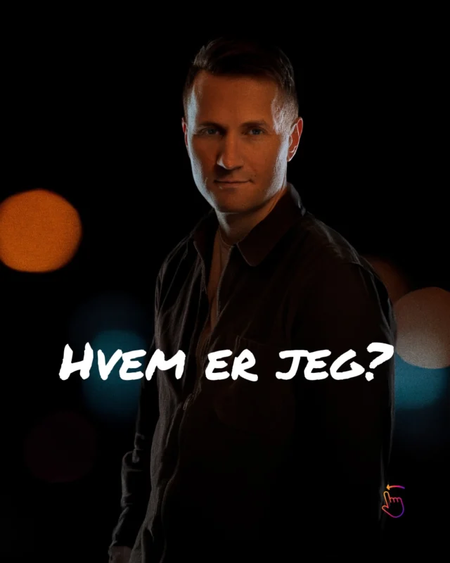 HVEM ER JEG?
Jeg er Bojsen og er en dansk musikartist, der synger og spiller guitar og keys. 

Musik er mit frirum og her på profilen kan du følge med i mit musikalske univers. 🪐

HVAD LAVER JEG?
Jeg spiller covers og mit eget musik. 

Jeg gør det, fordi jeg næsten hele mit liv har dyrket musikken og synes, at det er fedt og sjovt. 

Jeg gør det med andre ord, fordi jeg ikke kan lade være. 💯

HVORDAN LYDER DET?
Min stil er streaming-venlig pop/rock. 

Den kan også være med elementer af hip hop eller elektronisk musik.

Min musik er ofte ærlig, rå og stemningsfuld. ✨

HVORFOR FØLGE MED?
For ny musik, liveklip og ærlige øjeblikke fra min passion. 

Her deler jeg både sangene og det, der sker imellem dem.

Hvis du kan lide musik med sjæl og lyrik med mening, er du landet det rigtige sted. 🎶

Husk at følg mig for at få seneste nyt af min musik og bag om. 👍

📸: @photographer.dan.nielsen 

#musik #danskmusik #danskmusiker